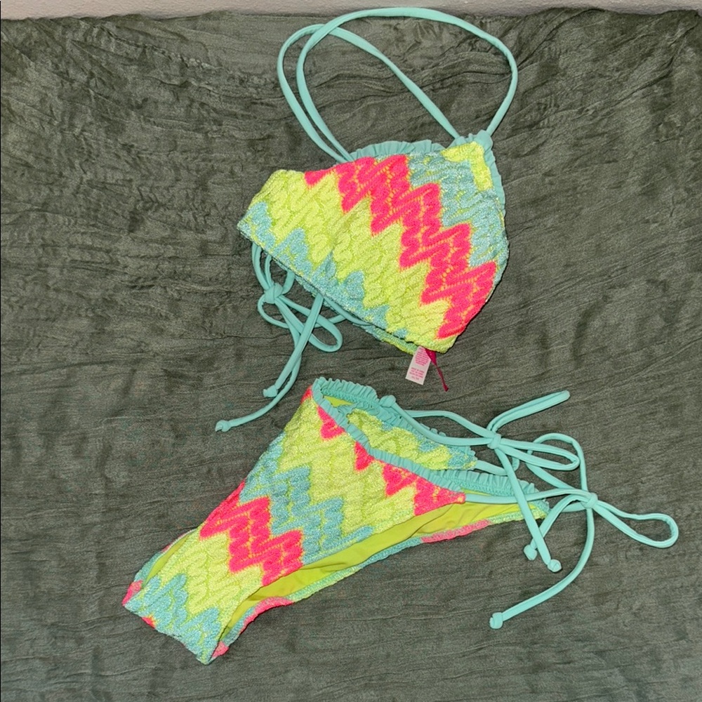 Victoria’s Secret Colorful Chevron Bikini Set, Size M - Picture 6 of 10